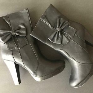 Black Faux Leather Bow Heel Boots Size 8.5